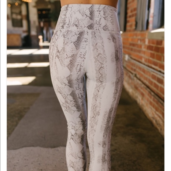 LAST 1❤️Snakeskin Workout Leggings white/gray - Picture 5 of 5